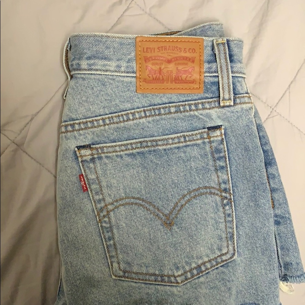 LEVIS SHORTS - Picture 2 of 2